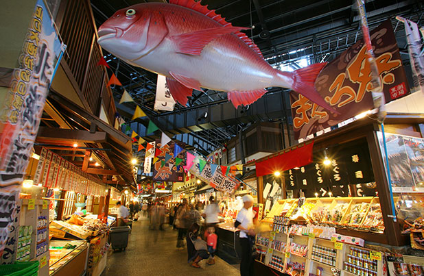 写真：和歌山マリーナシティー　黒潮市場